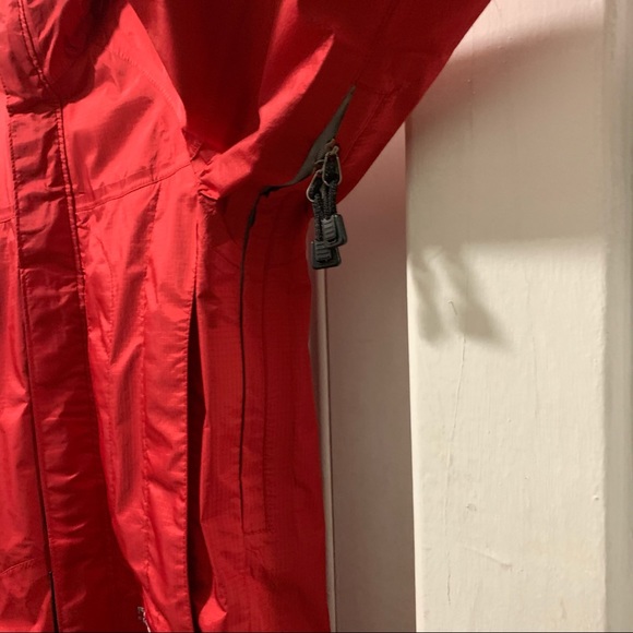 🇨🇦 FarWest water/wind resistant shell, small. - Picture 3 of 6